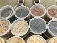 Emmers met divers vogelvoer (45x) - afbeelding 2 van  9