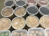 Emmers met divers vogelvoer (45x) - afbeelding 3 van  9