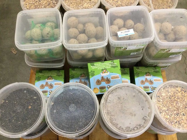 Emmers met divers vogelvoer (45x) - afbeelding 4 van  9