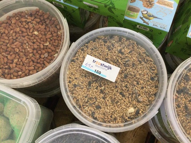 Emmers met divers vogelvoer (45x) - afbeelding 9 van  9