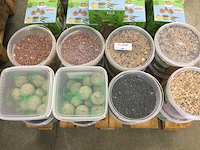 Emmers met divers vogelvoer (45x) - afbeelding 2 van  6