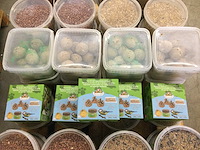 Emmers met divers vogelvoer (45x) - afbeelding 3 van  6