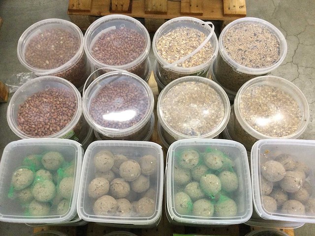 Emmers met divers vogelvoer (45x) - afbeelding 4 van  6