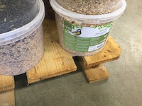 Emmers met divers vogelvoer (45x) - afbeelding 5 van  6