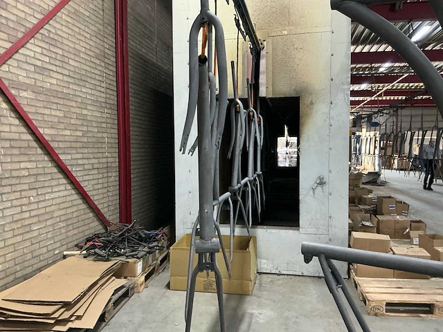 Emotech - otto müller poedercoat oven en productie lijn - afbeelding 17 van  23