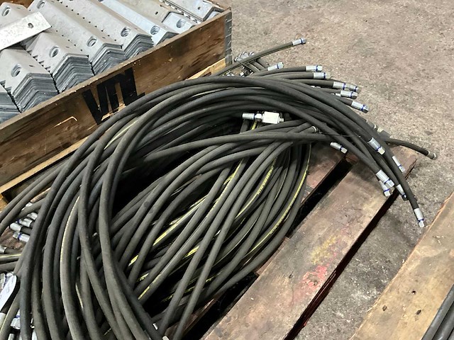 En 853 26n - sae 100 r2 at 3/8” hydrauliek slangen - afbeelding 5 van  6