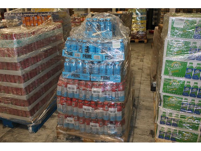 Energie drank prime in twee smaken waaronder bleu rasberry en ice pop in 60 verpakkingen a 12 stuks in tota... - afbeelding 1 van  2