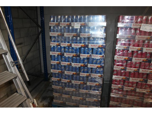 Energiedrank red bull sea blue edition juneberry. 240 trays a 12 x 0,25l. 2880 blikken. tht 9-26. bod is in... - afbeelding 1 van  2
