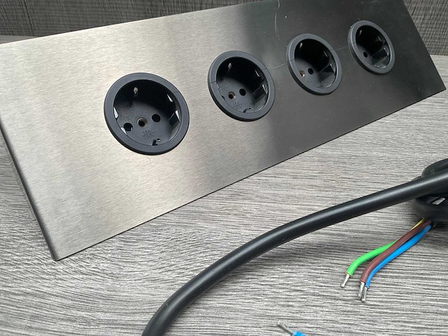 Energiezuil caressi met 4 randaarde stopcontacten gun metal - afbeelding 2 van  2