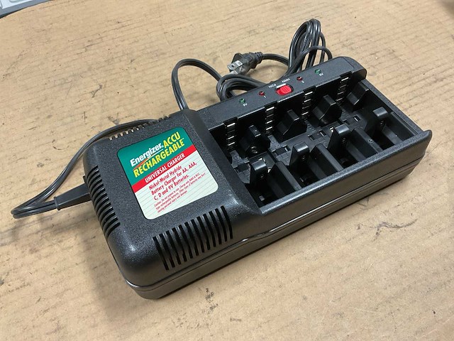 Energizer universal batterijoplader (2x) - afbeelding 1 van  4