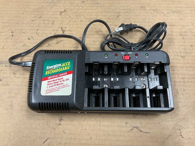 Energizer universal batterijoplader (2x) - afbeelding 2 van  4