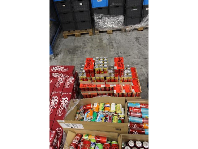 Energy dranken en frisdranken w.o. monster, coca cola, red bull, pepsi, sweppes, maaza, en dr pepper op 4 p... - afbeelding 4 van  5