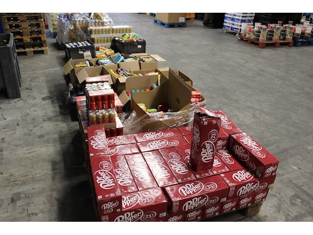 Energy dranken en frisdranken w.o. monster, coca cola, red bull, pepsi, sweppes, maaza, en dr pepper op 4 p... - afbeelding 5 van  5