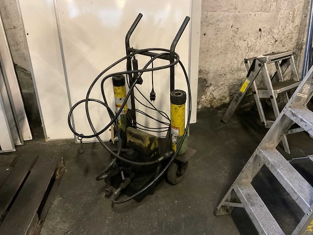 Enerpac b6010b01 mobiele hydraulische pomp - afbeelding 1 van  6
