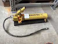Enerpac handbediende hydraulische pomp - afbeelding 2 van  3