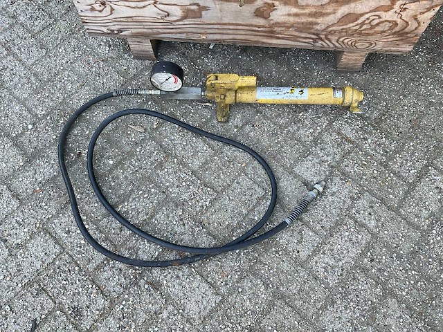 Enerpac hydraulische handpomp - afbeelding 2 van  5