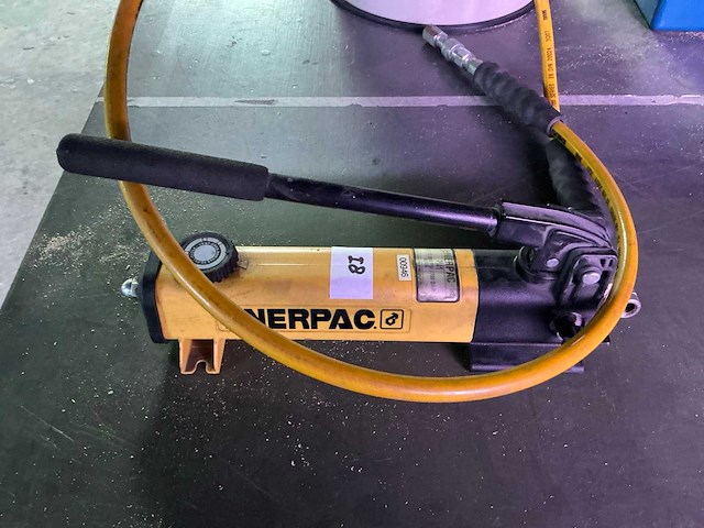Enerpac p141 hydraulische handpomp - afbeelding 2 van  3