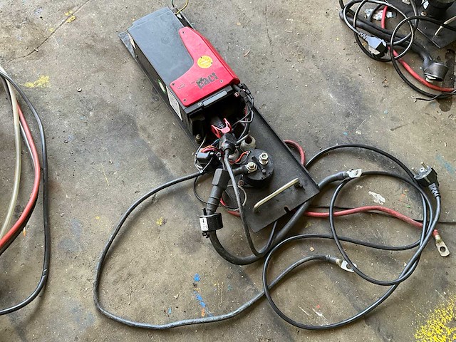 Enersys compact acculader - afbeelding 1 van  4