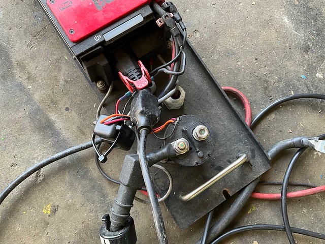 Enersys compact acculader - afbeelding 3 van  4