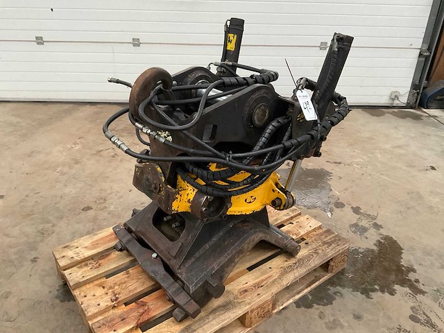 Engcon draaikantelstuk, “cw30” - afbeelding 1 van  5