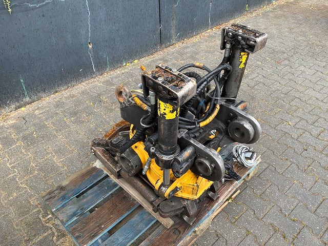 Engcon draaikantelstuk met gripper s45 - afbeelding 14 van  20