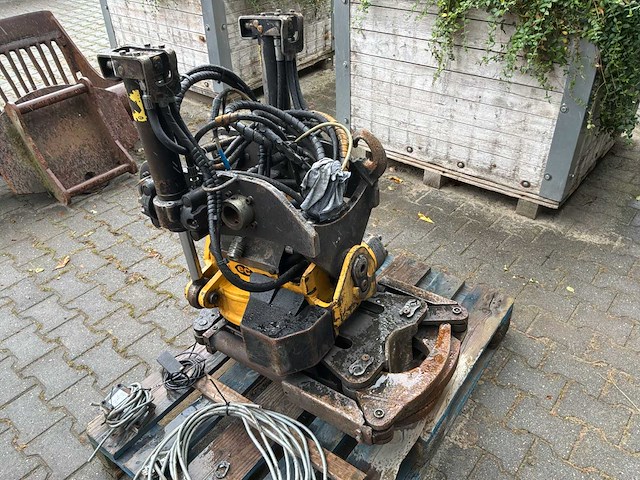 Engcon draaikantelstuk met gripper s45 - afbeelding 1 van  20