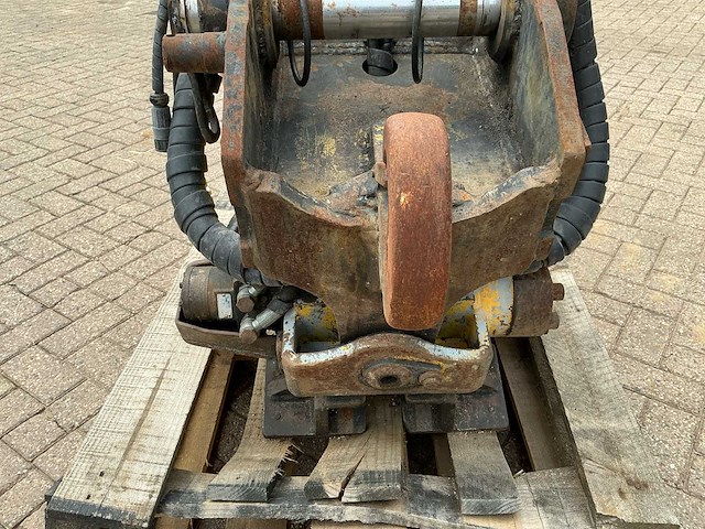 Engcon ec 15 draaikantelstuk s1 conector - afbeelding 2 van  15