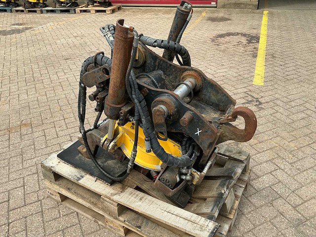 Engcon ec 15 draaikantelstuk s1 conector - afbeelding 8 van  15
