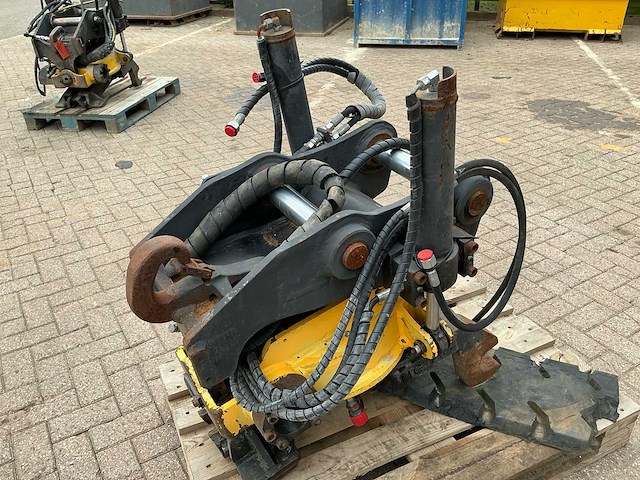 Engcon ec 15 draaikantelstuk s1 conector - afbeelding 9 van  14