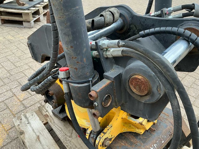 Engcon ec 15 draaikantelstuk s1 conector - afbeelding 12 van  14