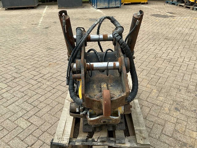 Engcon ec 15 draaikantelstuk s1 conector - afbeelding 9 van  15