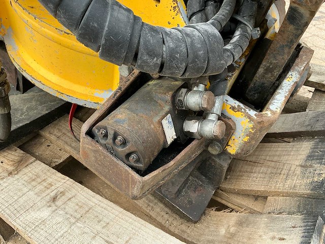 Engcon ec 15 draaikantelstuk s1 conector - afbeelding 14 van  15
