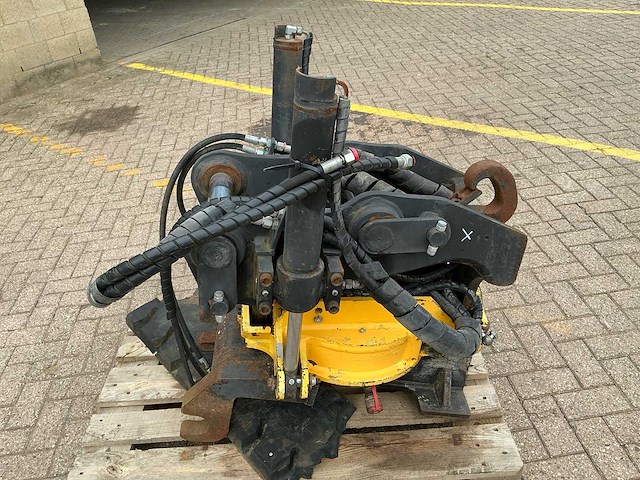 Engcon ec 15 draaikantelstuk s1 conector - afbeelding 7 van  14