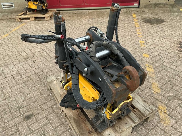 Engcon ec 15 draaikantelstuk s1 conector - afbeelding 8 van  14
