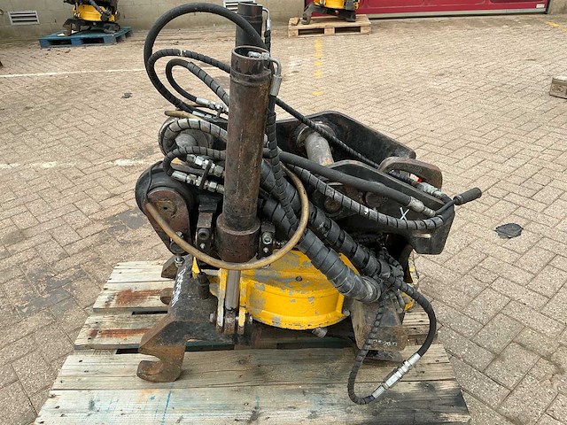 Engcon ec 15 draaikantelstuk s1 conector - afbeelding 3 van  10