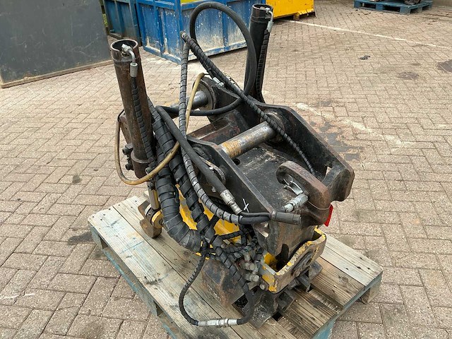 Engcon ec 15 draaikantelstuk s1 conector - afbeelding 4 van  10
