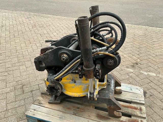 Engcon ec 15 draaikantelstuk s1 conector - afbeelding 5 van  10