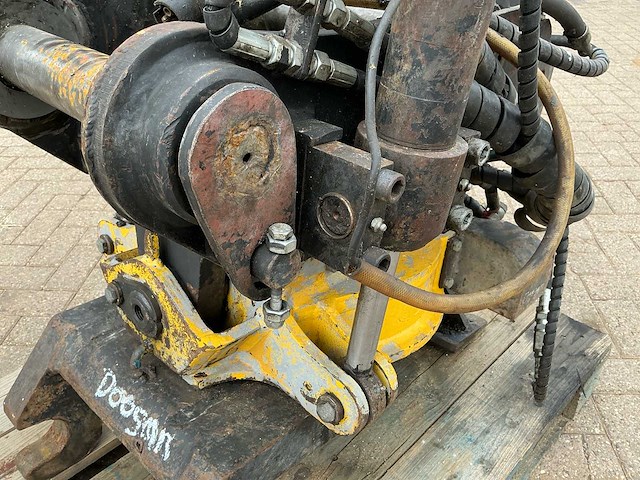 Engcon ec 15 draaikantelstuk s1 conector - afbeelding 9 van  10