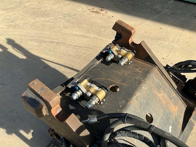 Engcon ec20 cw300w tiltrotator - afbeelding 26 van  26