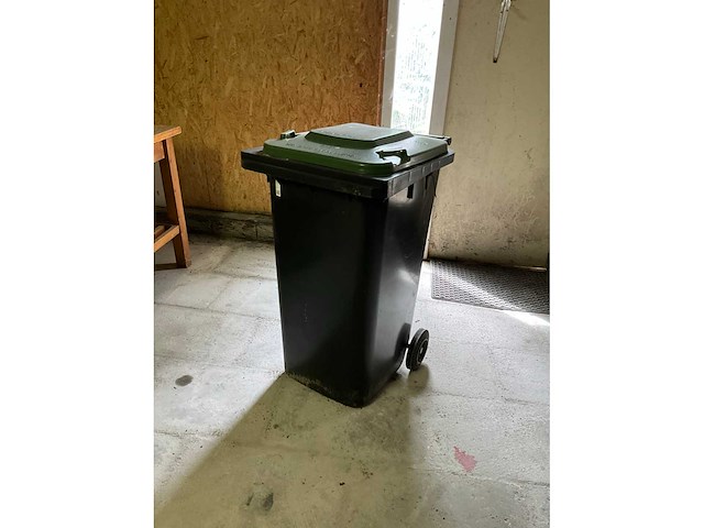 Engels afvalcontainer - afbeelding 2 van  5