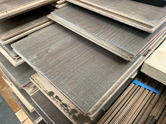 Engineered plank - europese eik - houten vloer 85m2 - afbeelding 4 van  5