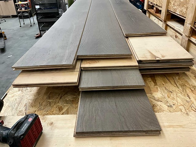 Engineered plank - europese eik - houten vloer 95m2 - afbeelding 4 van  7