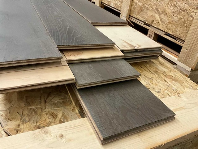 Engineered plank - europese eik - houten vloer 95m2 - afbeelding 3 van  5