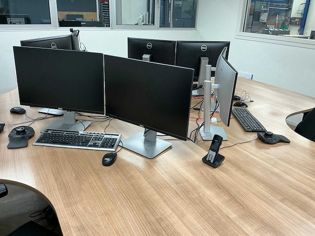 Engineering pc opstelling (4x) - afbeelding 1 van  18