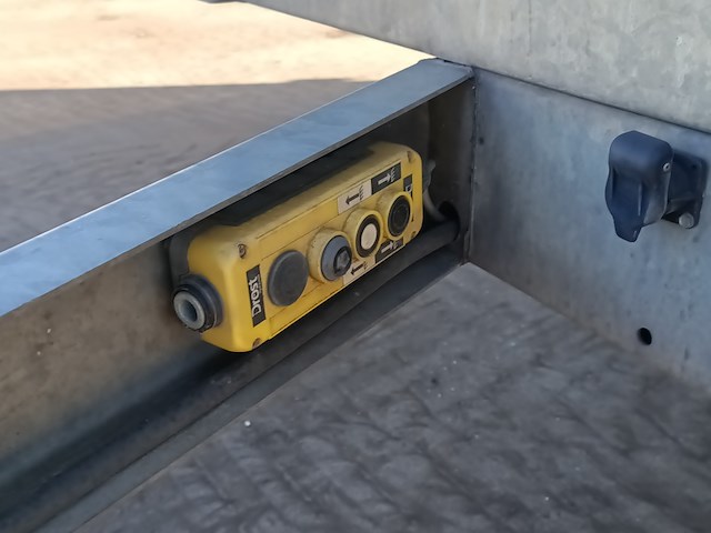 Enkelas kipper aanhanger, hapert, 2013 - afbeelding 6 van  23