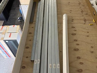 Enkele badkamer gerelateerde producten w.o. led lampen, pvc-pijp en radiator en metalstud profielen. - afbeelding 3 van  3
