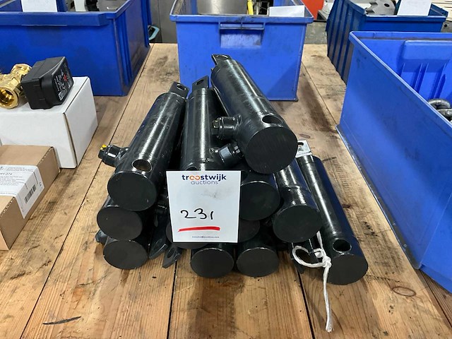 Enkelwerkende hydraulische cilinder (14x) - afbeelding 1 van  4