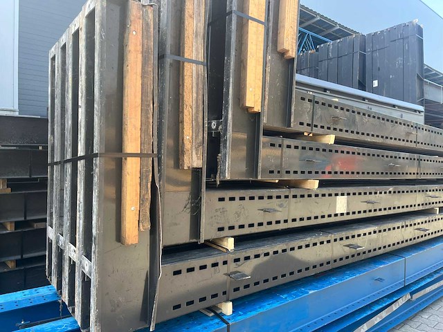 Enkelzijdige draagarmstelling 4x8 - afbeelding 7 van  7
