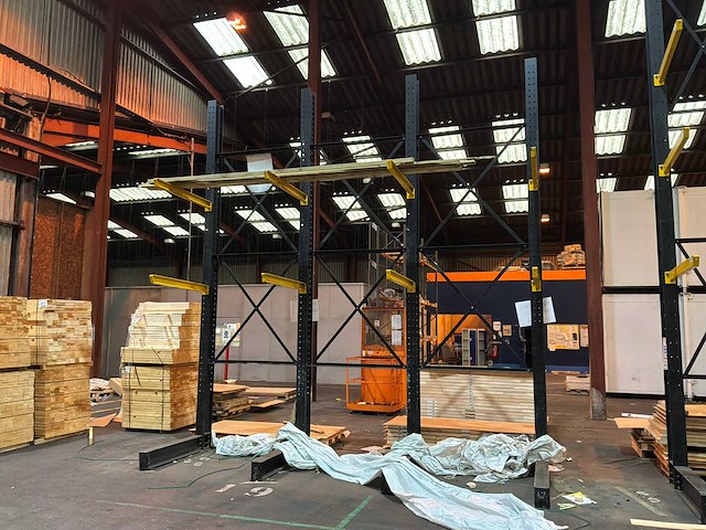 Enkelzijdige draagarmstelling 8x24 - afbeelding 10 van  12