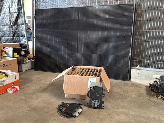 Enphase iq 7a omvormer (6x) - afbeelding 1 van  8